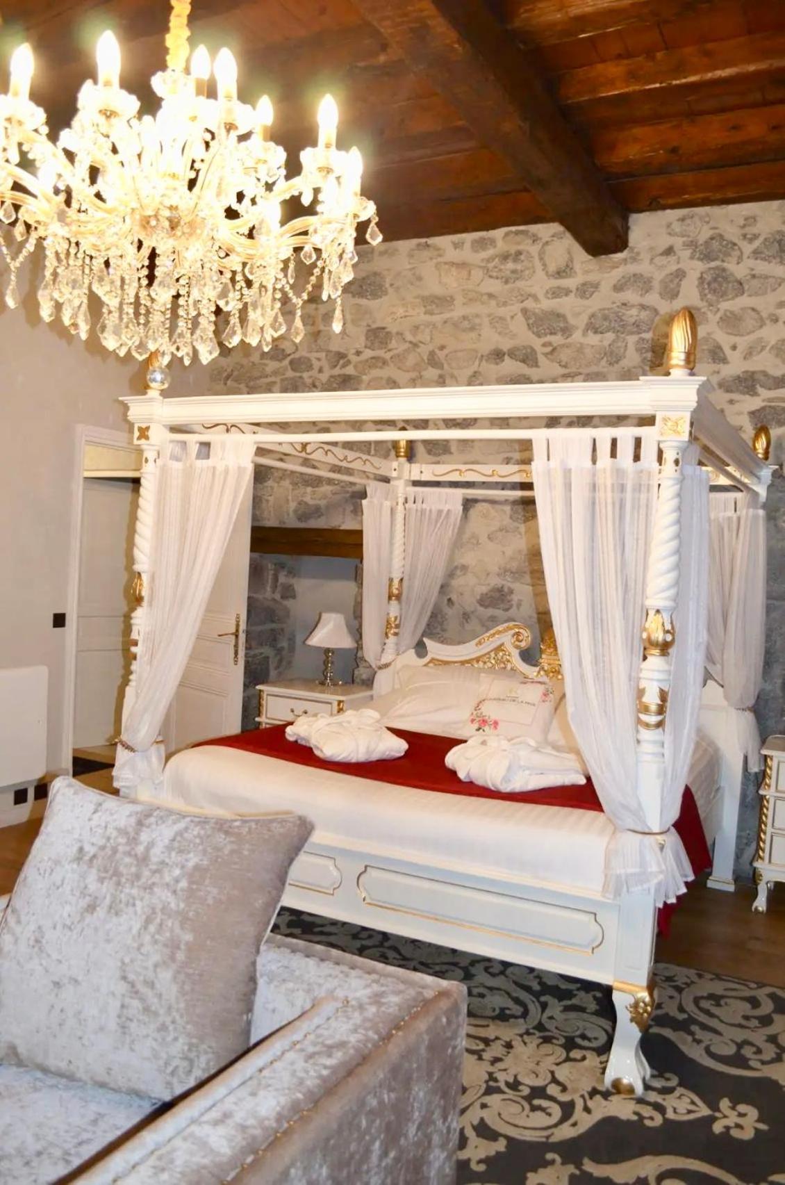 Chateau De La Rive - Suite Prestige - Chambre 2 Personnes Cruet Extérieur photo